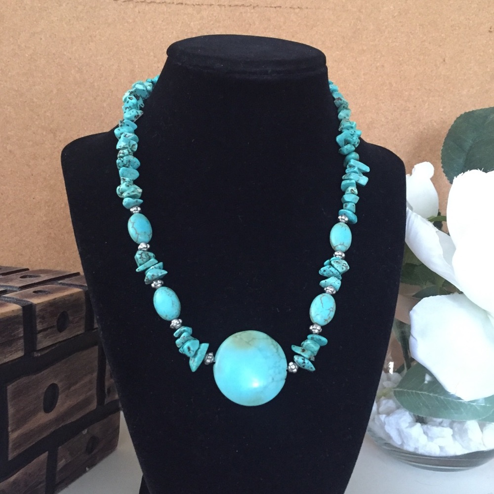 Turquoise stone necklace 10” Long
